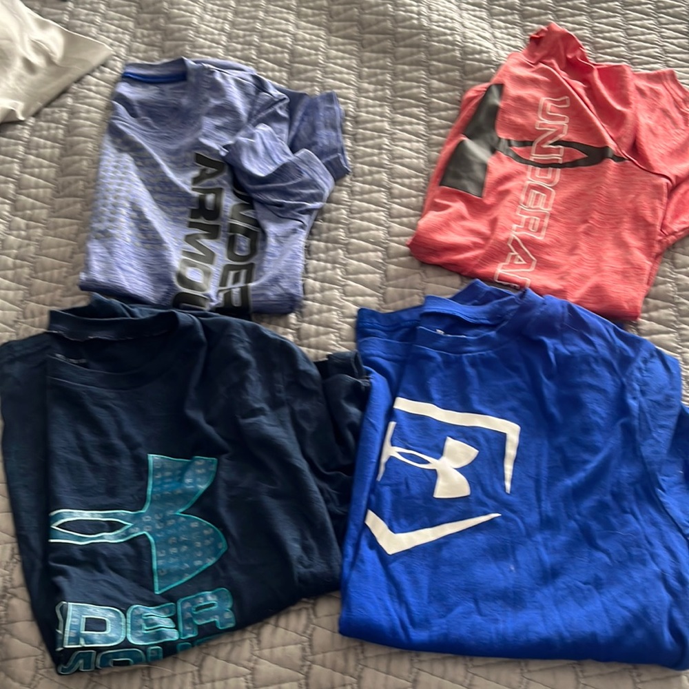 Set of four boys under armor, extra large T-shirts